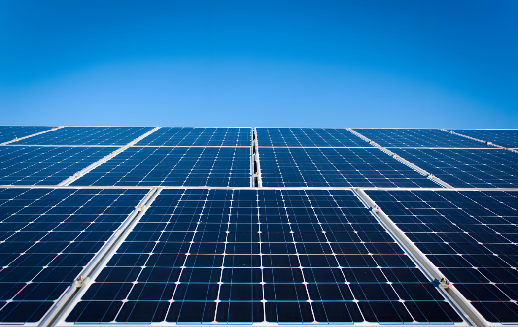 国家能源局：分布式光伏发电累计装机达3.7亿千瓦